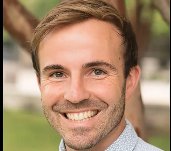 Headshot of Joshua Ash